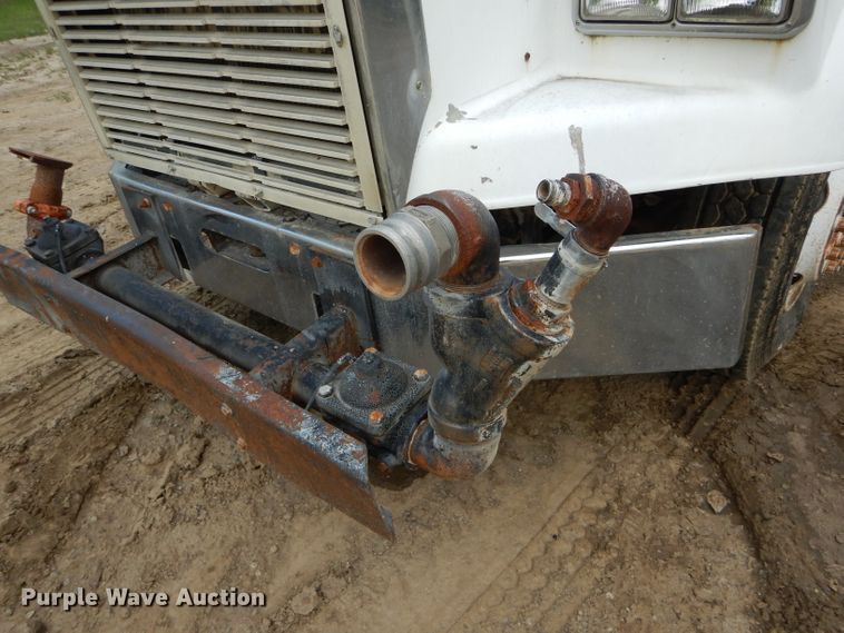 image for item DH6080 1988 Freightliner FLC tank truck