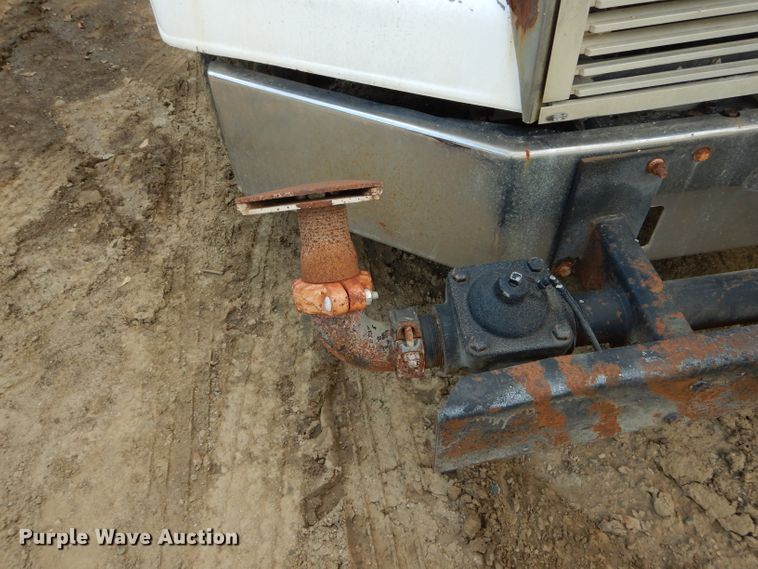 image for item DH6080 1988 Freightliner FLC tank truck