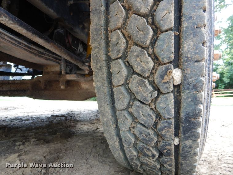 image for item DH6080 1988 Freightliner FLC tank truck