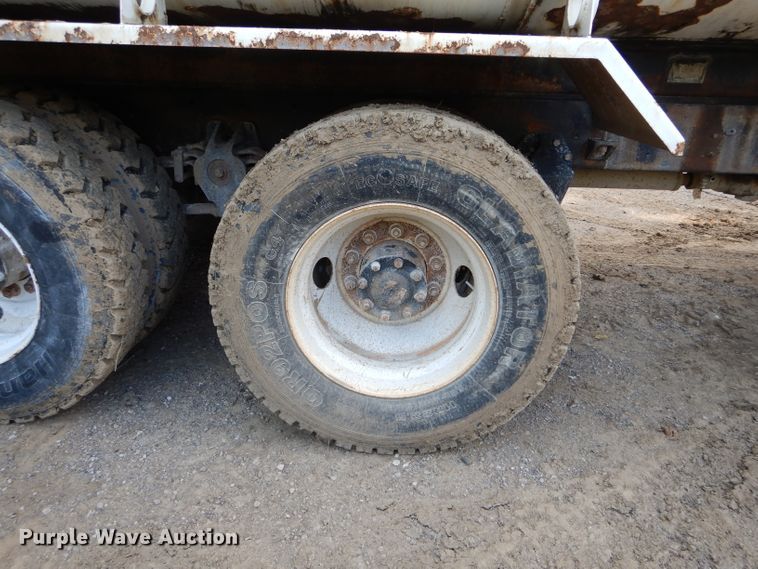 image for item DH6080 1988 Freightliner FLC tank truck