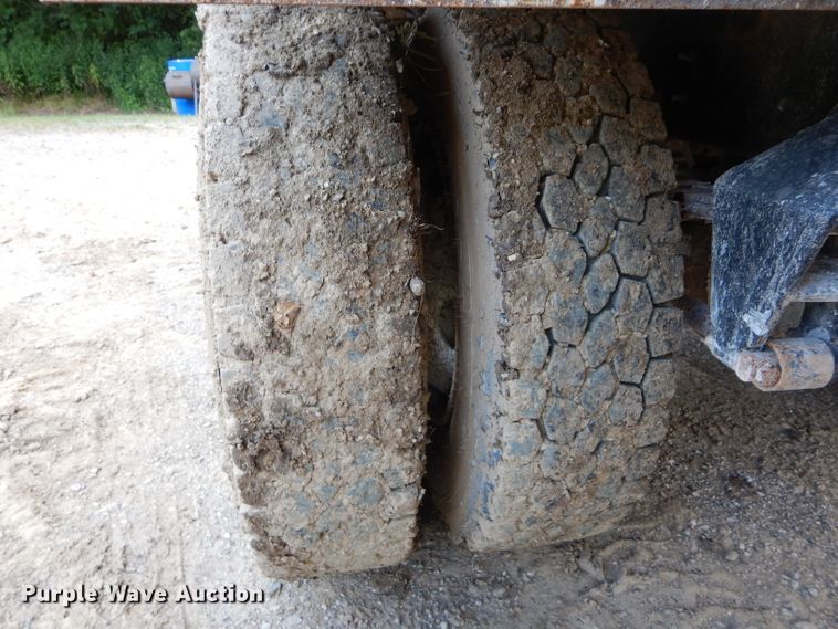 image for item DH6080 1988 Freightliner FLC tank truck