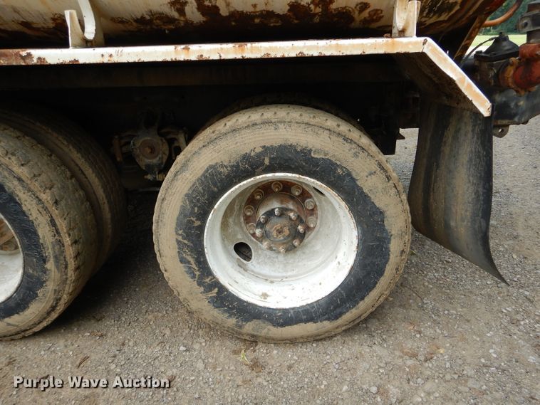 image for item DH6080 1988 Freightliner FLC tank truck