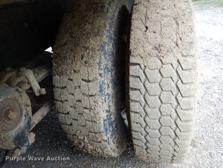 image for item DH6080 1988 Freightliner FLC tank truck