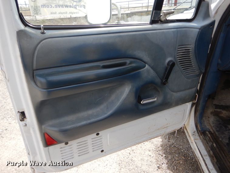 image for item DH6826 1996 Ford F350 XL pickup truck