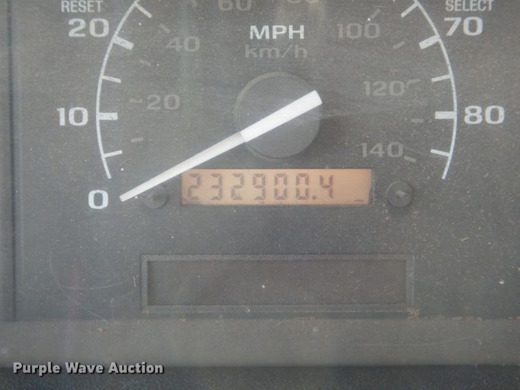 image for item DH6826 1996 Ford F350 XL pickup truck