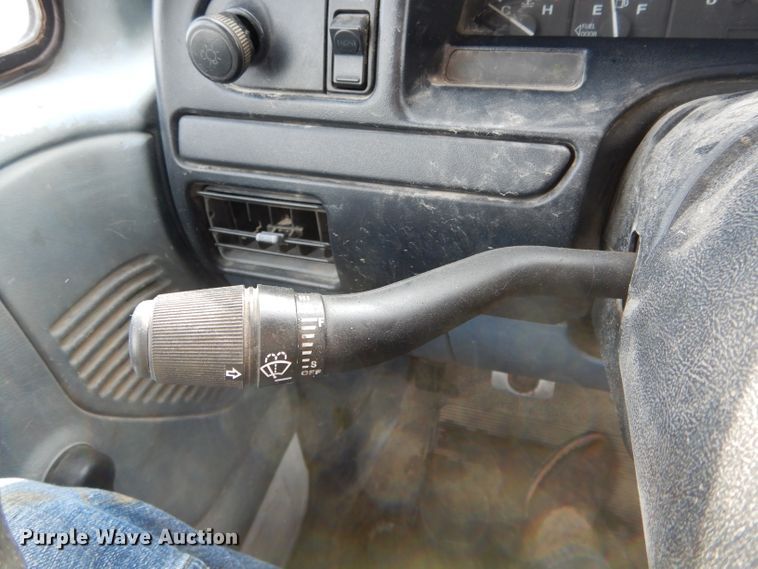 image for item DH6826 1996 Ford F350 XL pickup truck