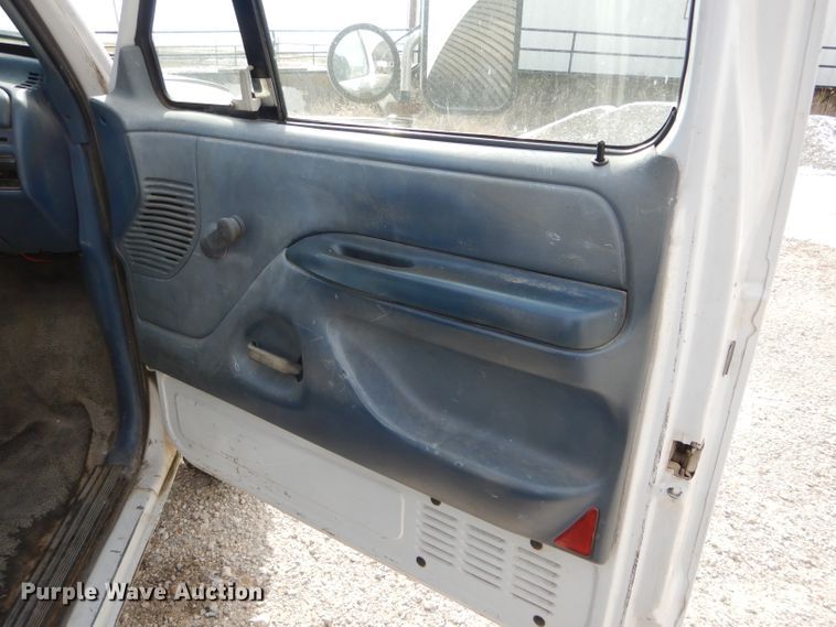 image for item DH6826 1996 Ford F350 XL pickup truck