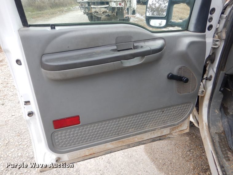 image for item DI0742 2003 Ford F350 Super Duty XL Crew Cab Utility bed pickup truck