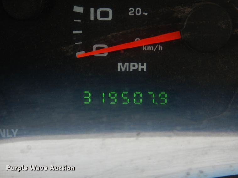 image for item DI0742 2003 Ford F350 Super Duty XL Crew Cab Utility bed pickup truck