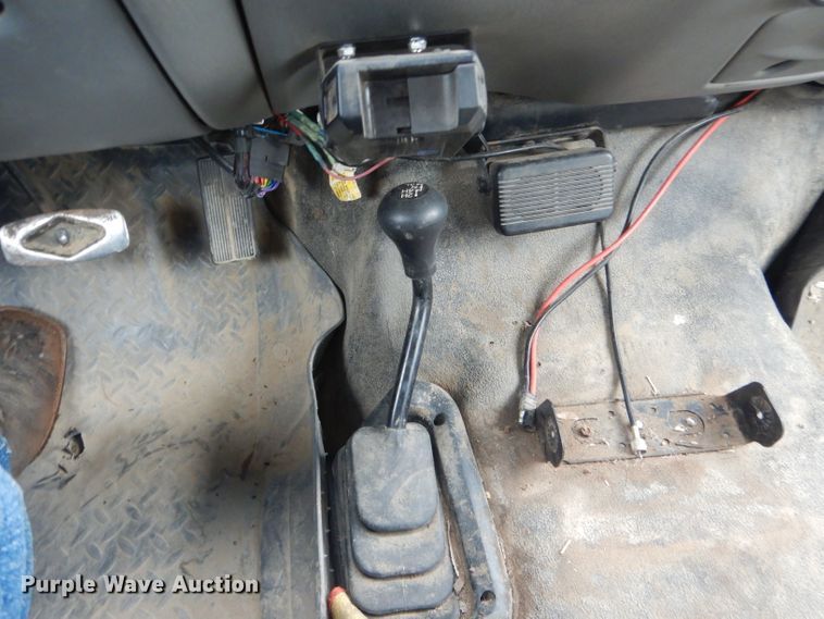 image for item DI0742 2003 Ford F350 Super Duty XL Crew Cab Utility bed pickup truck