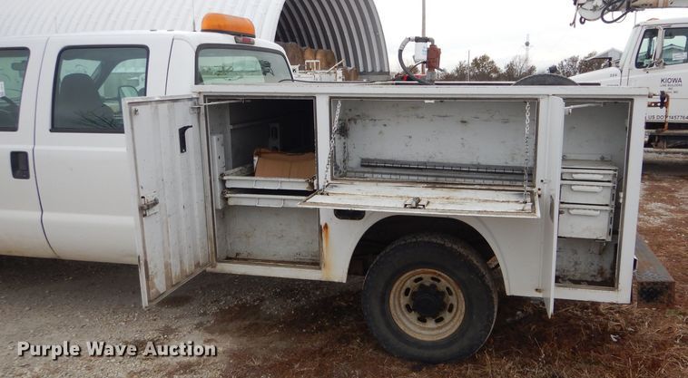 image for item DI0742 2003 Ford F350 Super Duty XL Crew Cab Utility bed pickup truck