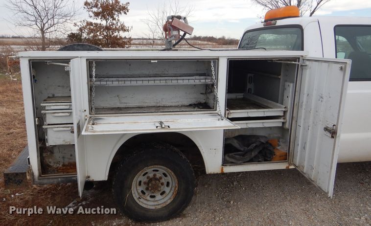 image for item DI0742 2003 Ford F350 Super Duty XL Crew Cab Utility bed pickup truck