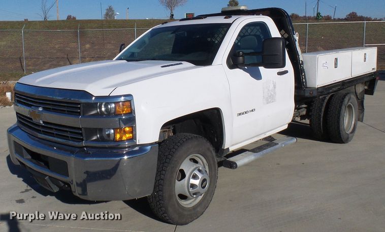 image for item DI0745 2015 Chevrolet Silverado 3500HD flatbed pickup truck