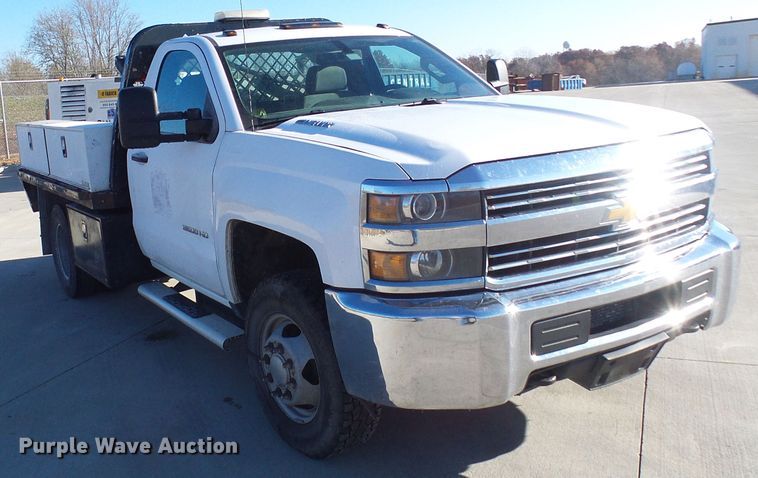 image for item DI0745 2015 Chevrolet Silverado 3500HD flatbed pickup truck