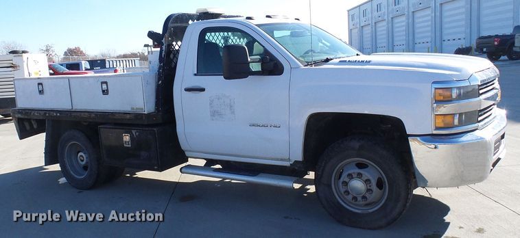 image for item DI0745 2015 Chevrolet Silverado 3500HD flatbed pickup truck