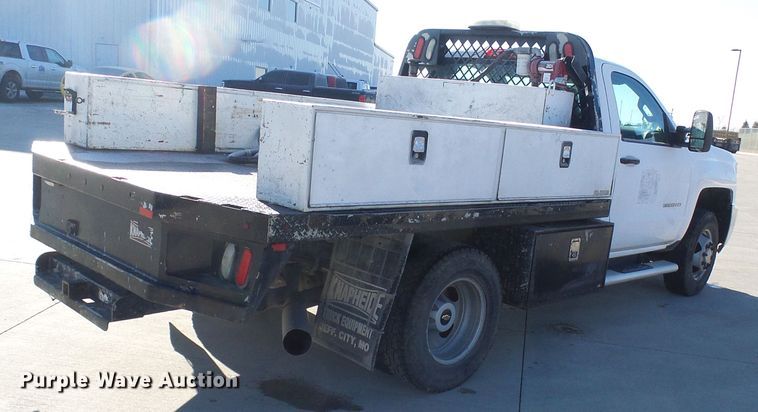 image for item DI0745 2015 Chevrolet Silverado 3500HD flatbed pickup truck