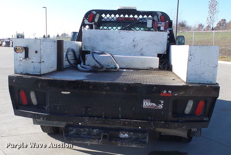 image for item DI0745 2015 Chevrolet Silverado 3500HD flatbed pickup truck