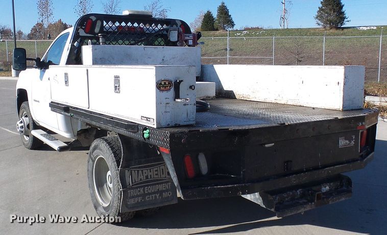 image for item DI0745 2015 Chevrolet Silverado 3500HD flatbed pickup truck