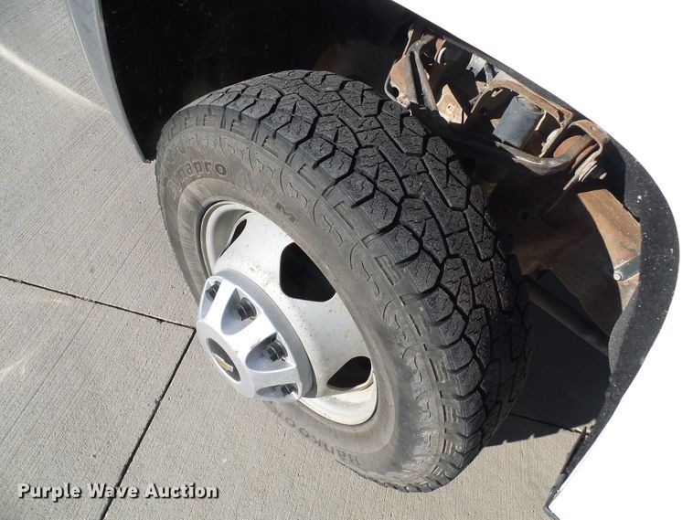 image for item DI0745 2015 Chevrolet Silverado 3500HD flatbed pickup truck