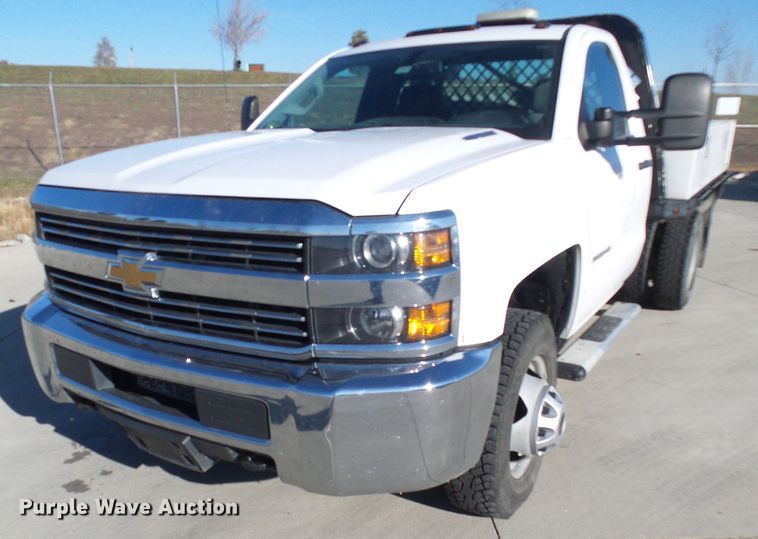 image for item DI0745 2015 Chevrolet Silverado 3500HD flatbed pickup truck