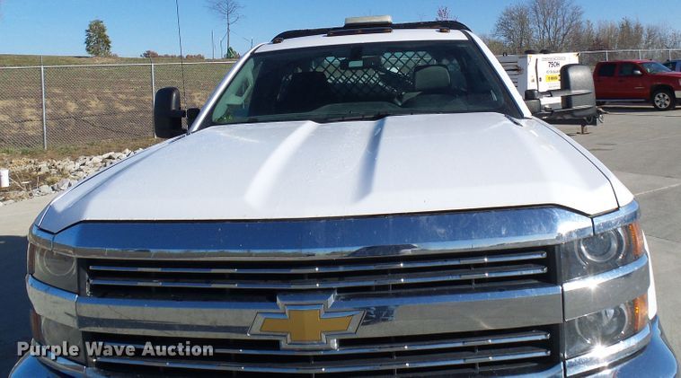image for item DI0745 2015 Chevrolet Silverado 3500HD flatbed pickup truck