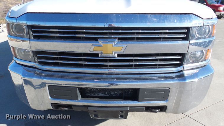 image for item DI0745 2015 Chevrolet Silverado 3500HD flatbed pickup truck