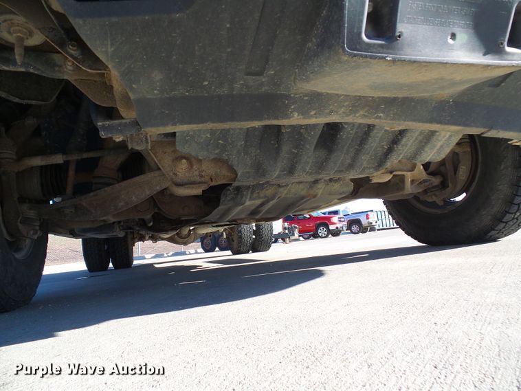 image for item DI0745 2015 Chevrolet Silverado 3500HD flatbed pickup truck