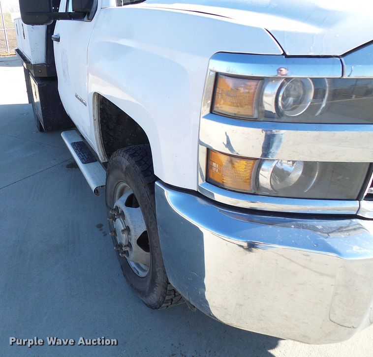 image for item DI0745 2015 Chevrolet Silverado 3500HD flatbed pickup truck