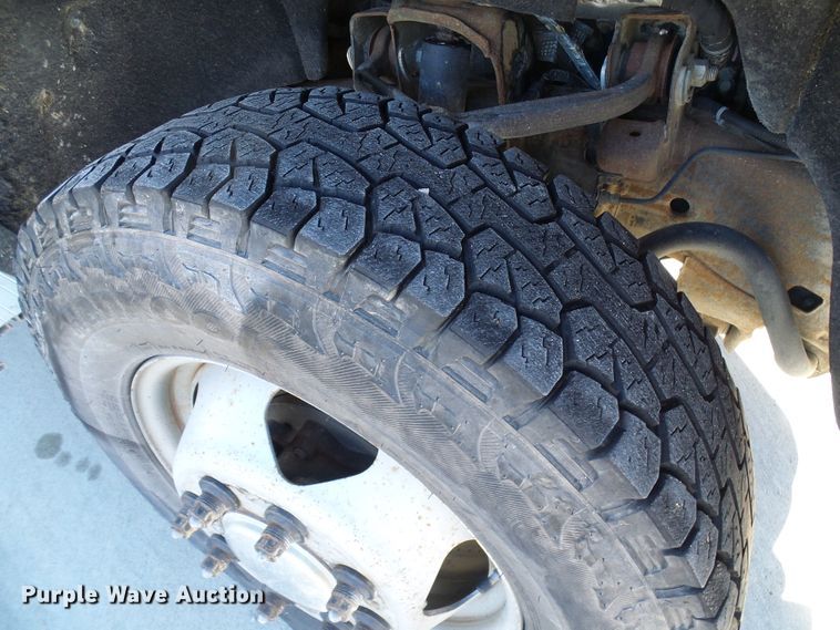 image for item DI0745 2015 Chevrolet Silverado 3500HD flatbed pickup truck