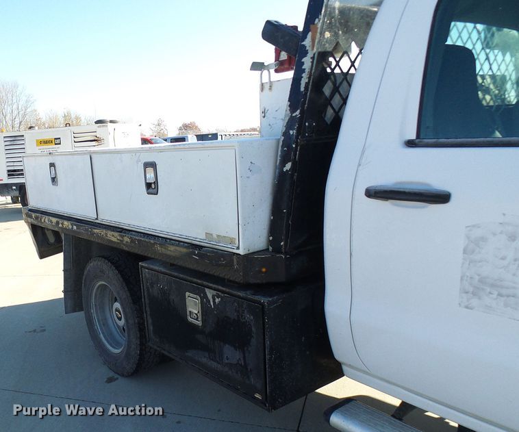 image for item DI0745 2015 Chevrolet Silverado 3500HD flatbed pickup truck