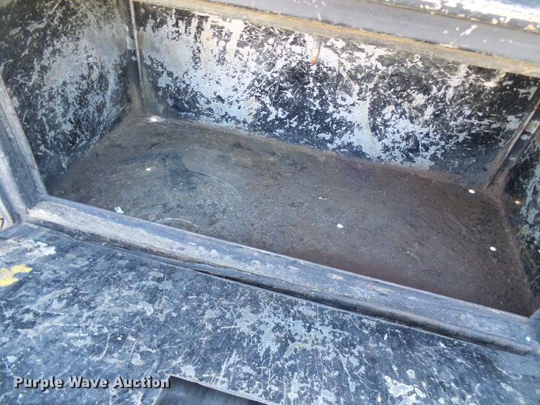 image for item DI0745 2015 Chevrolet Silverado 3500HD flatbed pickup truck