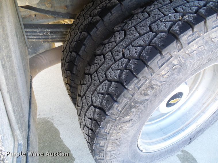 image for item DI0745 2015 Chevrolet Silverado 3500HD flatbed pickup truck