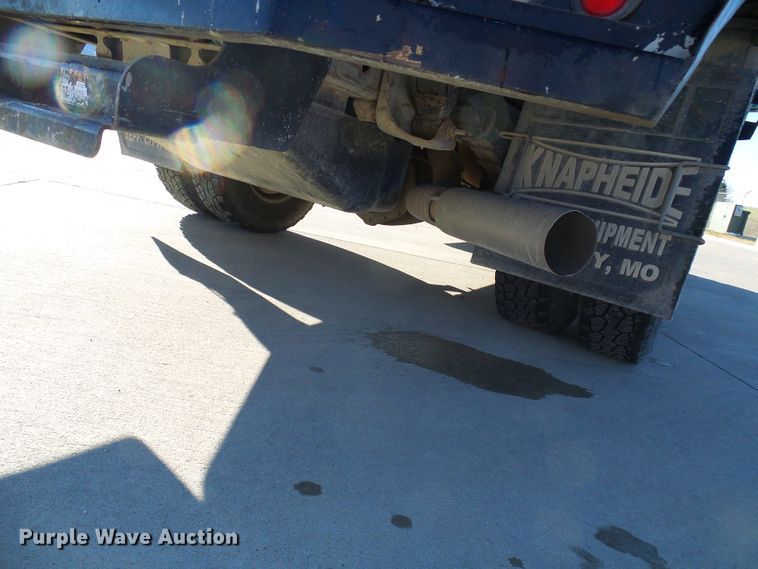 image for item DI0745 2015 Chevrolet Silverado 3500HD flatbed pickup truck