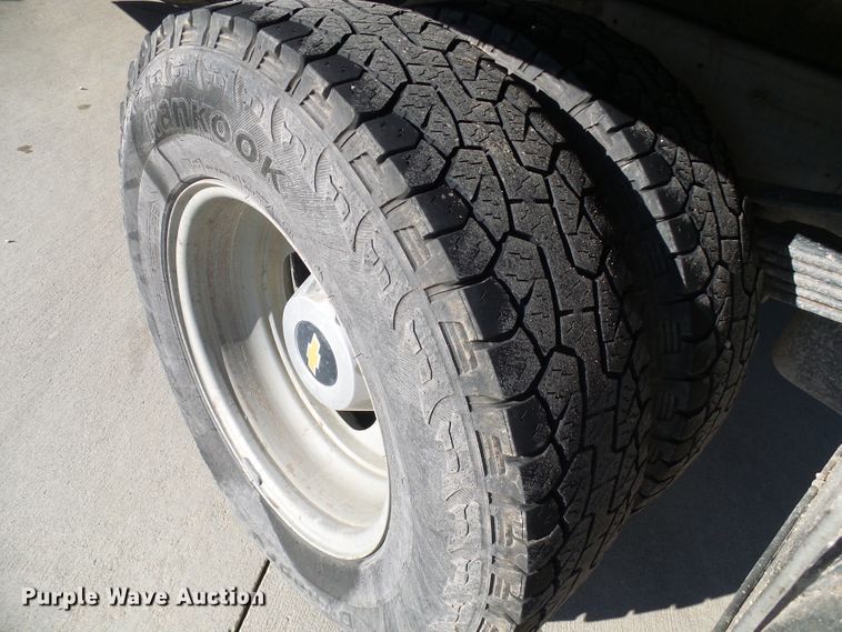 image for item DI0745 2015 Chevrolet Silverado 3500HD flatbed pickup truck