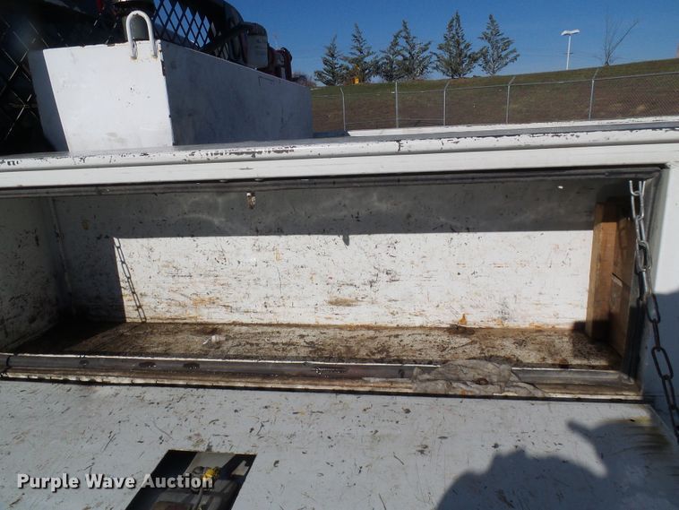 image for item DI0745 2015 Chevrolet Silverado 3500HD flatbed pickup truck