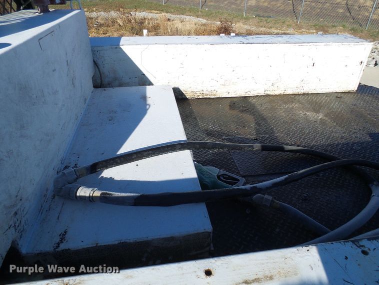 image for item DI0745 2015 Chevrolet Silverado 3500HD flatbed pickup truck