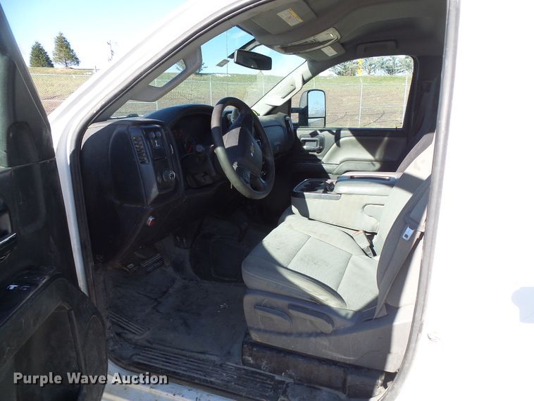 image for item DI0745 2015 Chevrolet Silverado 3500HD flatbed pickup truck