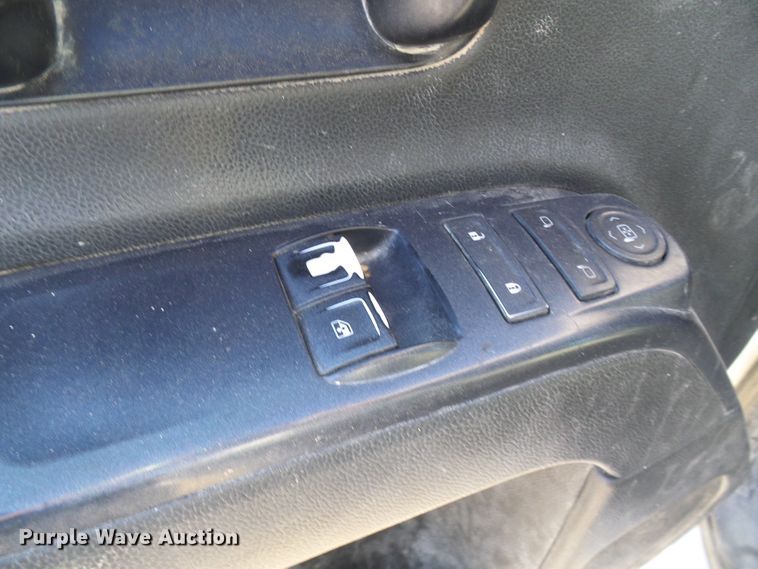 image for item DI0745 2015 Chevrolet Silverado 3500HD flatbed pickup truck