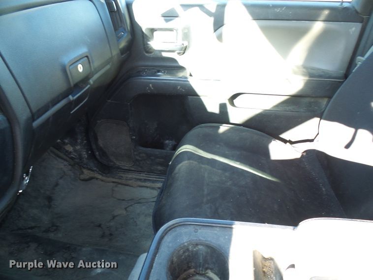 image for item DI0745 2015 Chevrolet Silverado 3500HD flatbed pickup truck