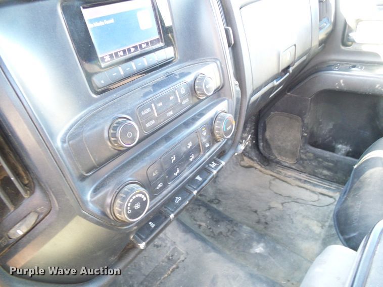 image for item DI0745 2015 Chevrolet Silverado 3500HD flatbed pickup truck