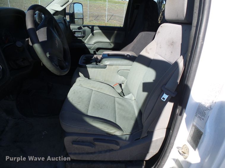 image for item DI0745 2015 Chevrolet Silverado 3500HD flatbed pickup truck