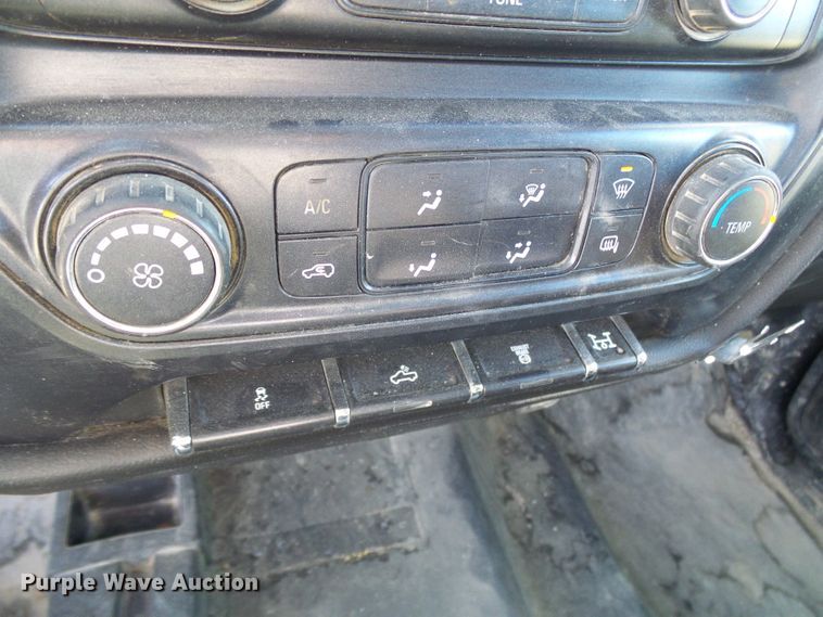 image for item DI0745 2015 Chevrolet Silverado 3500HD flatbed pickup truck