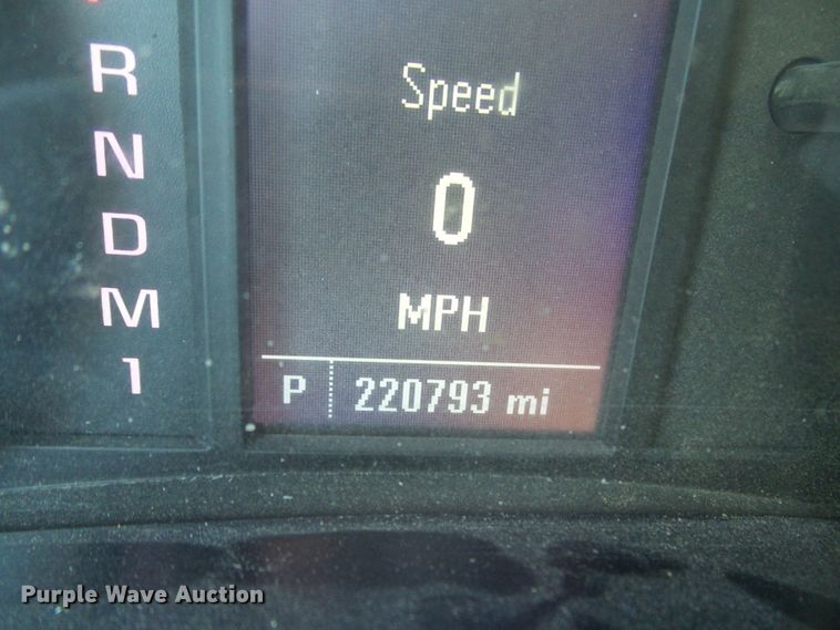 image for item DI0745 2015 Chevrolet Silverado 3500HD flatbed pickup truck