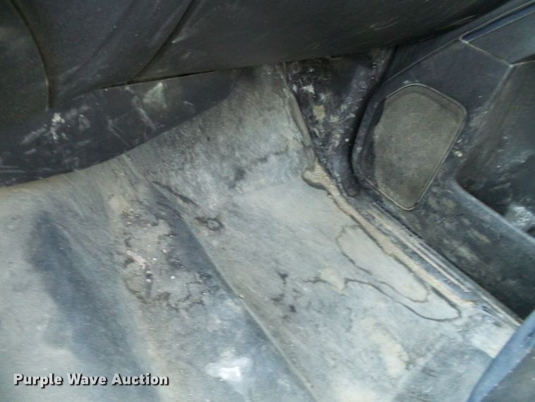 image for item DI0745 2015 Chevrolet Silverado 3500HD flatbed pickup truck