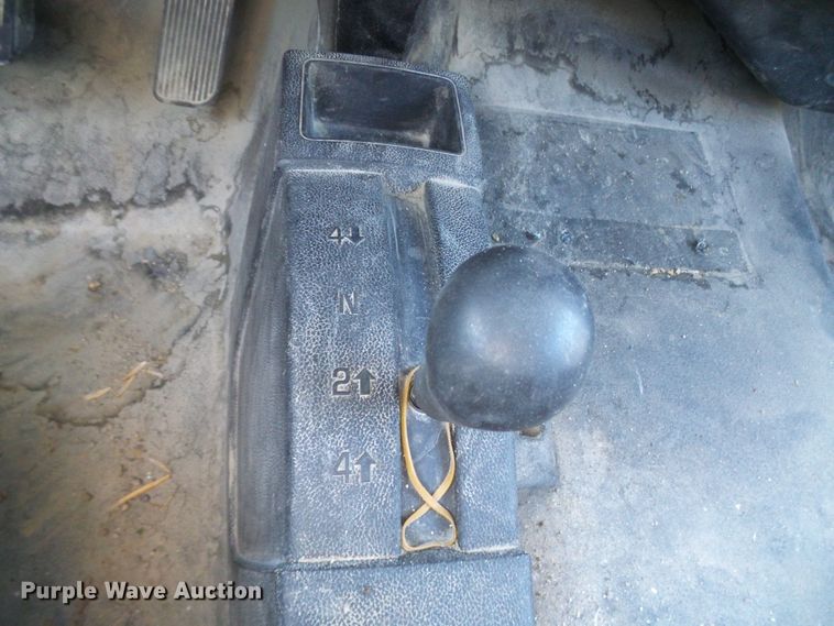 image for item DI0745 2015 Chevrolet Silverado 3500HD flatbed pickup truck