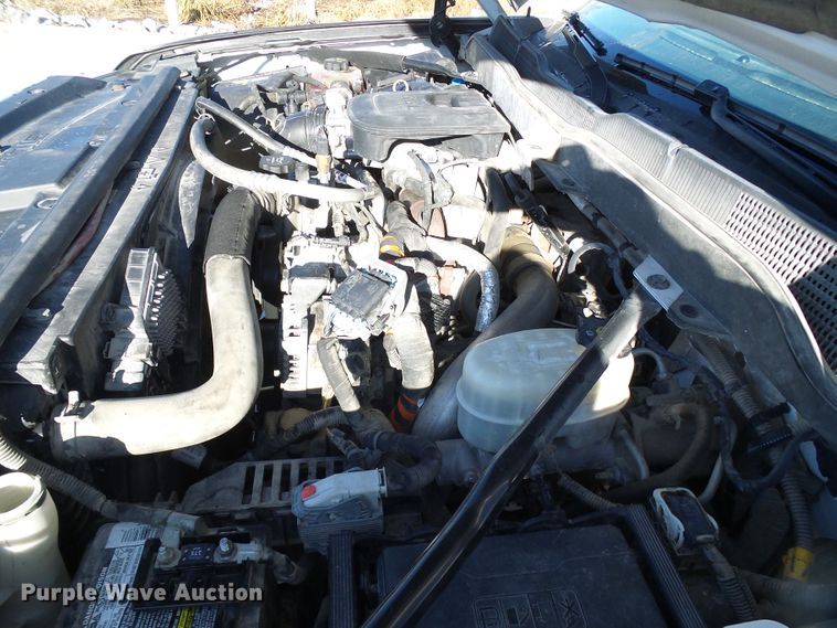 image for item DI0745 2015 Chevrolet Silverado 3500HD flatbed pickup truck