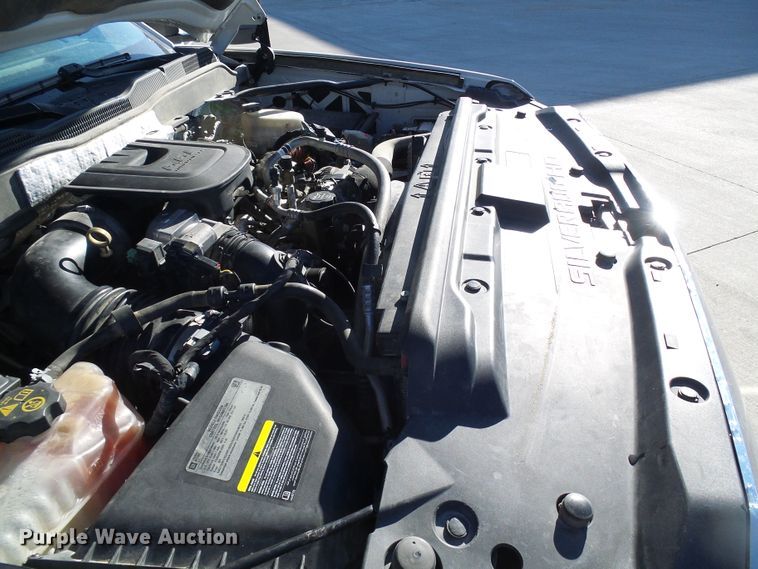 image for item DI0745 2015 Chevrolet Silverado 3500HD flatbed pickup truck