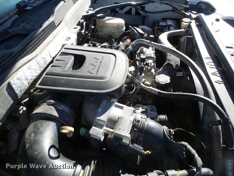 image for item DI0745 2015 Chevrolet Silverado 3500HD flatbed pickup truck