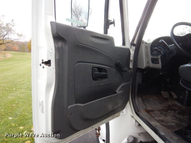 image for item EC9044 2013 International DuraStar 4300 box truck