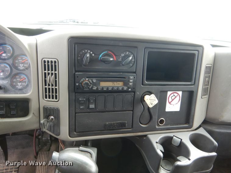 image for item EC9044 2013 International DuraStar 4300 box truck